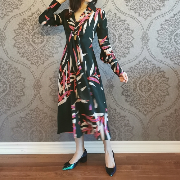 DVF Silk dress with tie - Picture 2 of 9